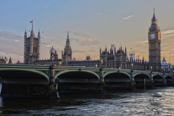 A partir del 2024 viajar al Reino Unido requerirá un permiso electrónico